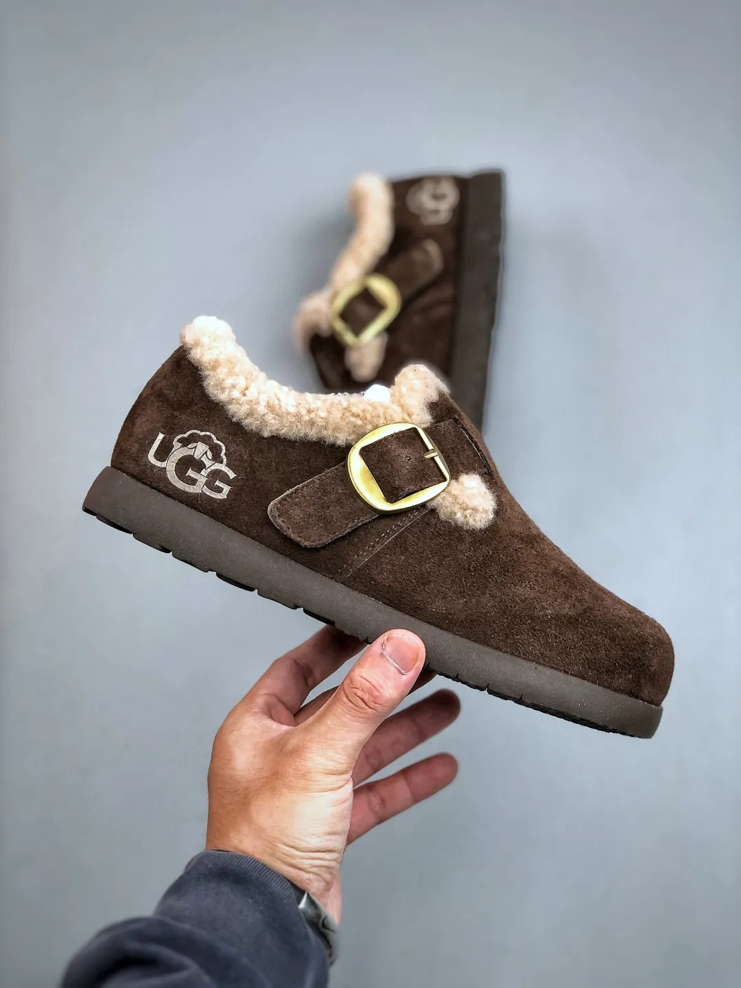 💰520 supports the store K T/UGG Sko A/S new styles. Popular models with good looks. Thick-soled dad shoes. A must-have. Fashionable in the old days. Simple and high-end. Very comfortable to wear casually. Must-have items of the year. The latest catwalk model sports white shoes that are popular among domestic and foreign bloggers. The upper foot is full of aura and can be matched casually. It is made of first-layer cowhide material. Silk cowhide lining is used. Original T vacuum thick sole. Retro color rubbing and distressing. Item number: 202510103633 Size: 35-40